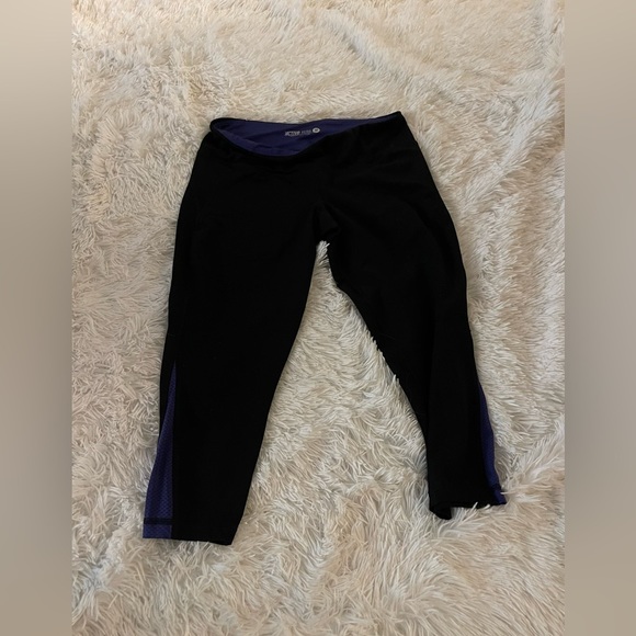 Old navy women’s leggings size medium - Picture 1 of 3